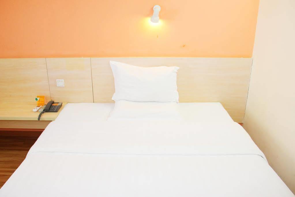 7Days Inn Beijing Liujiayao Station Pequim Exterior foto
